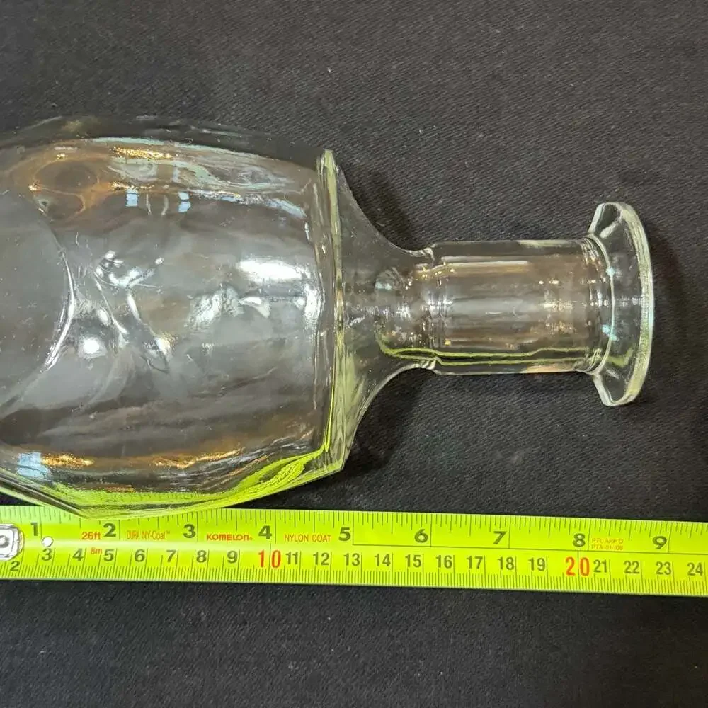 Unbranded clear glass